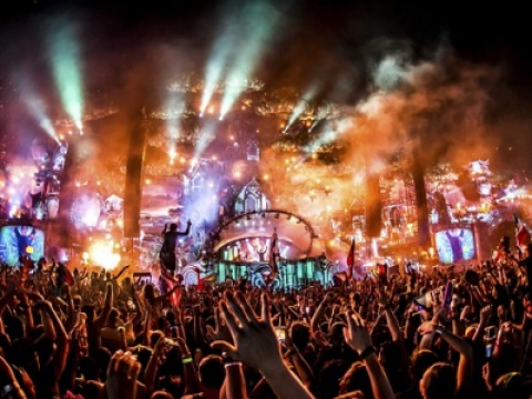 Hãy quẩy lên cùng âm nhạc, hỡi những người trẻ cuồng nhiệt