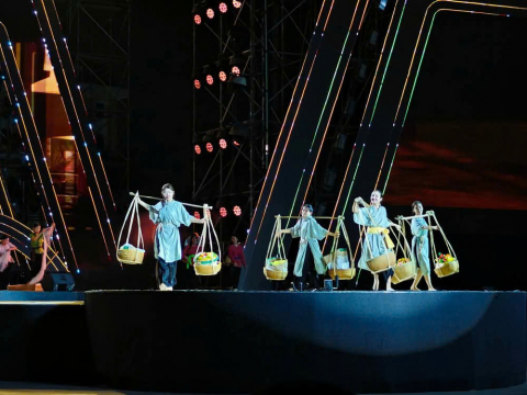 NHỮNG NHỊP CẦU VƯƠN TỚI TƯƠNG LAI