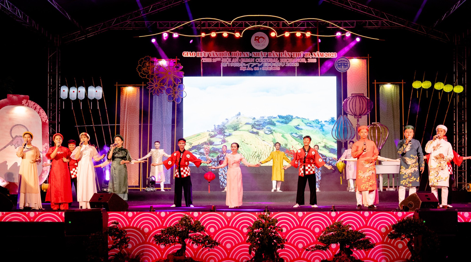 Đầu tư mạnh cho truyền thông trước sự kiện