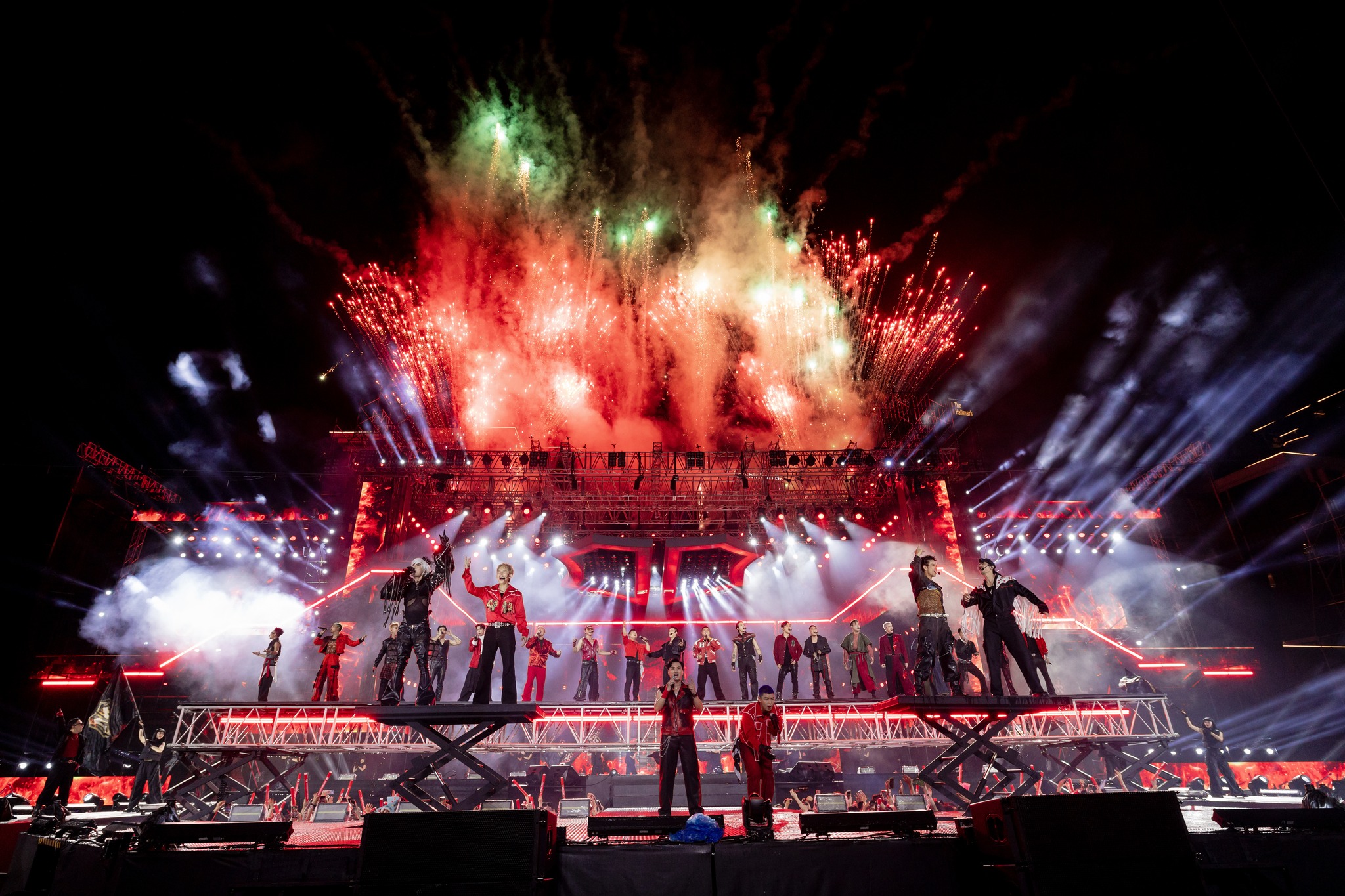 Tận dụng tài trợ và hợp tác truyền thông